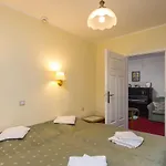 Carlton 3*