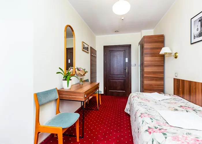 Carlton Bed and breakfast 3*