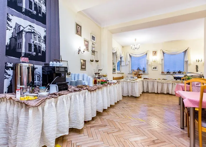 Carlton Bed and breakfast 3*