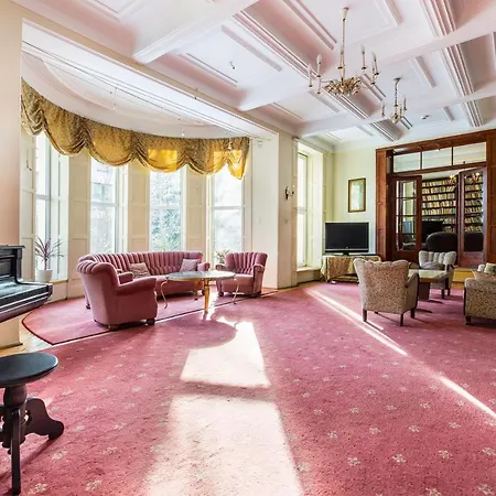 威拉卡尔顿酒店 住宿加早餐酒店