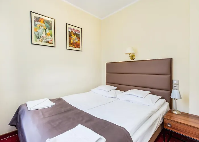 Carlton Nocleg ze śniadaniem 3*